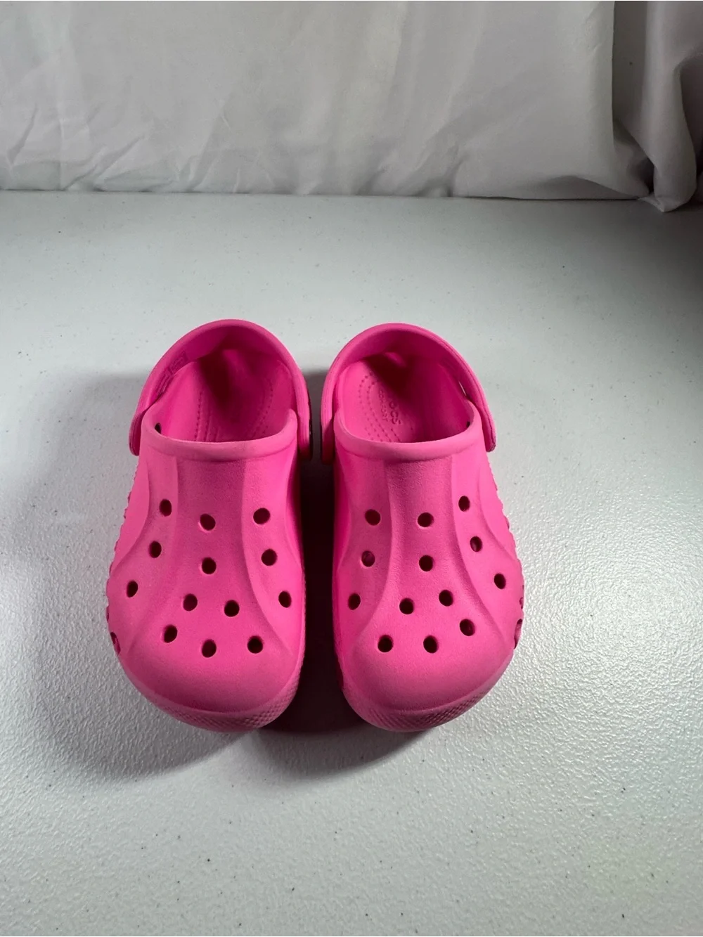 CROCS Kids Classic Clog in Bright Pink